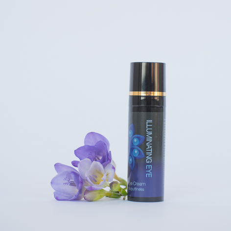 Fight Sun Damage Around Your Eyes This Summer