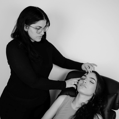 Lauren Cruz Leads the Shift to Natural Eyebrow Tones in Beauty
