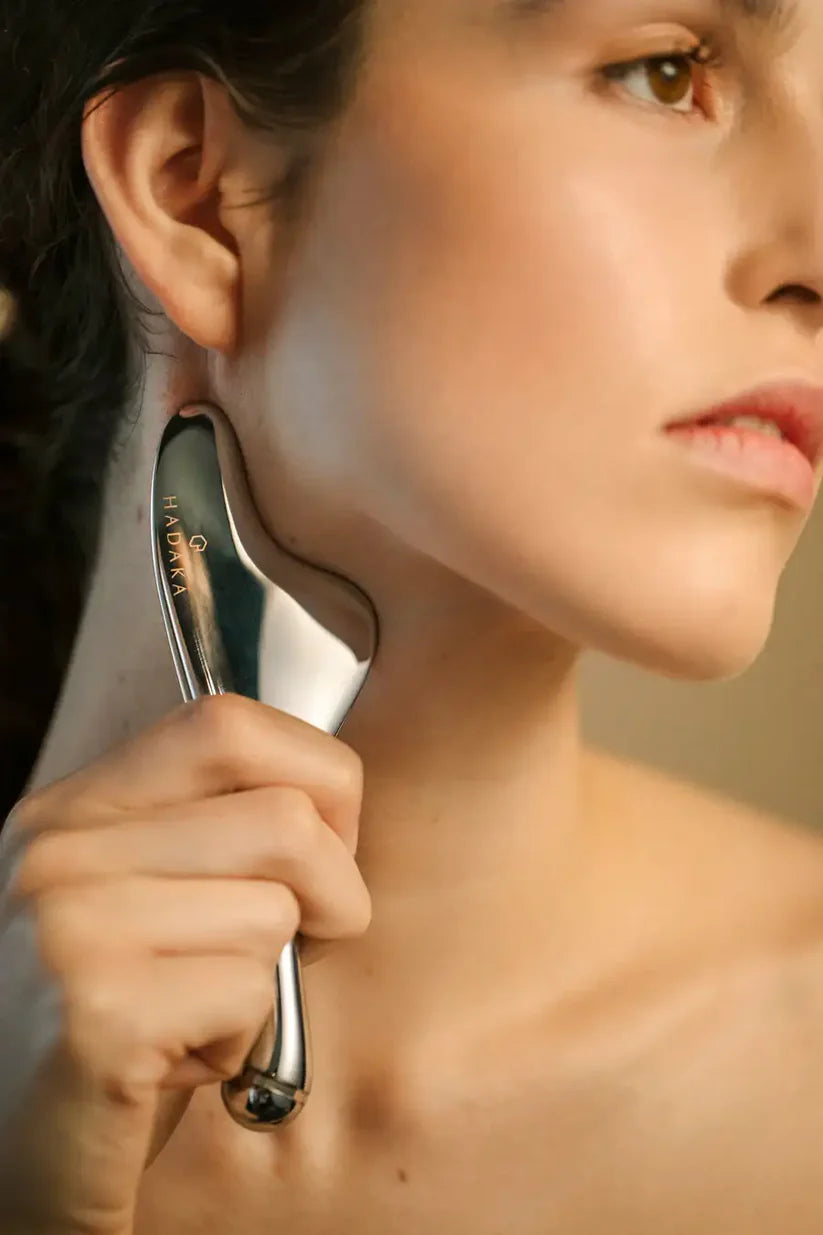 SŌLEIL Microcurrent Face-Lift Gua Sha