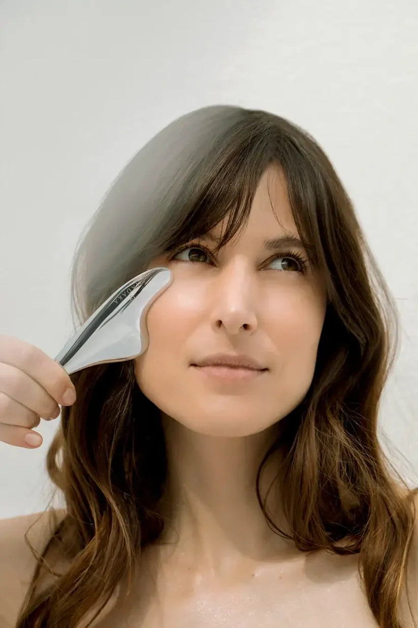 SŌLEIL Microcurrent Face-Lift Gua Sha